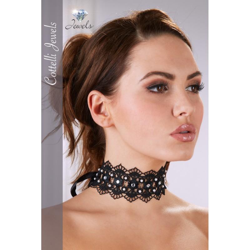 Embroidered choker+rhinestones